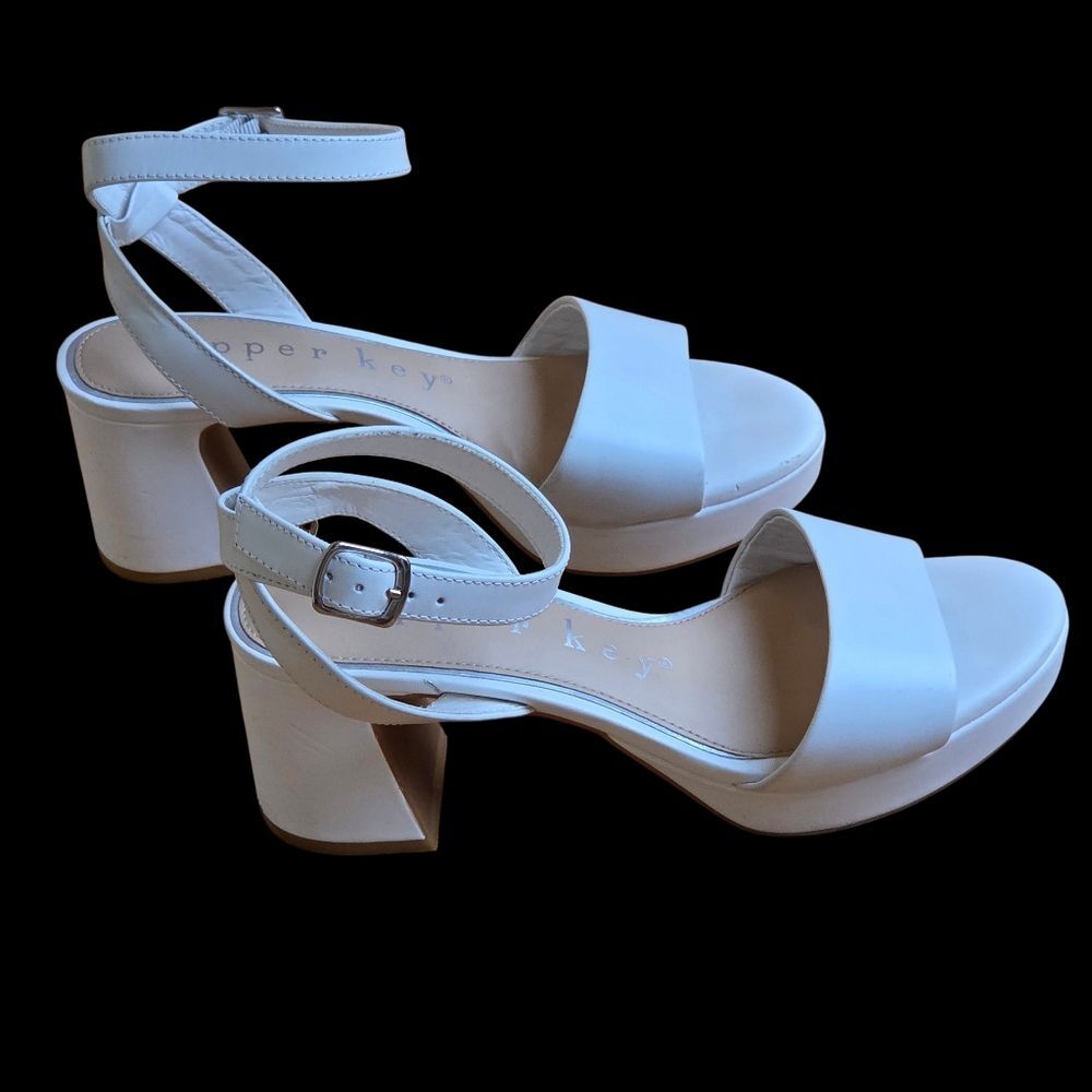 Copper Key Adore Leather Platform Sandals size 7.5 White